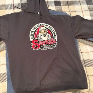 Santa’s WONDERLAND Gray Hoodie Size L